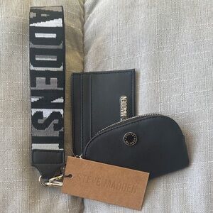 🆕Steve Madden Black Barisa Pouch with Wristlet